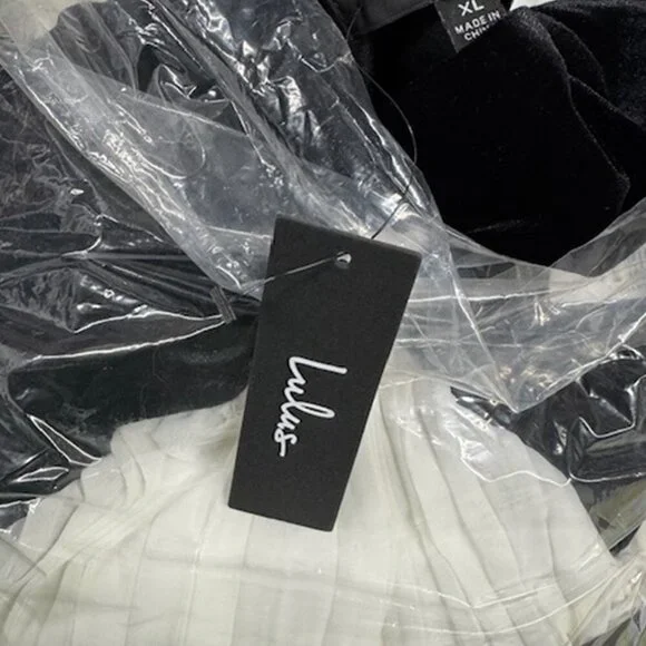 NWT Lulus Envied Glamour Black and White Pleated Backless Maxi Dress - Picture 10 of 10